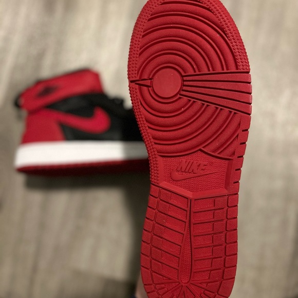 2019 Air Jordan 1 High Flyease - Size 6.5Y - Womens 8 - Picture 3 of 3